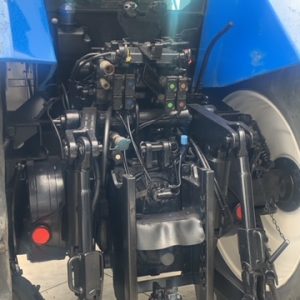 TRACTOR NEW HOLLAND TVT 195