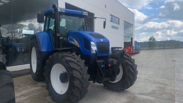 TRACTOR NEW HOLLAND TVT 195
