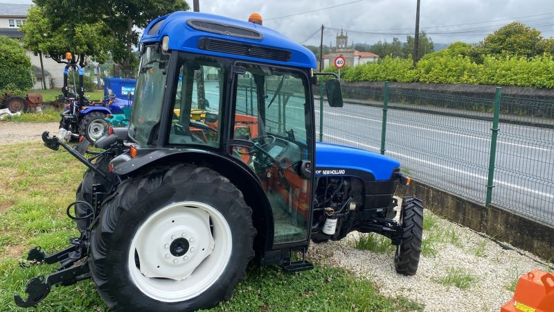 TRACTOR NEW HOLLAND TN80F