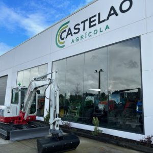 MINIEXCAVADORA TAKEUCHI TB250