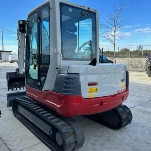 MINIEXCAVADORA TAKEUCHI TB250