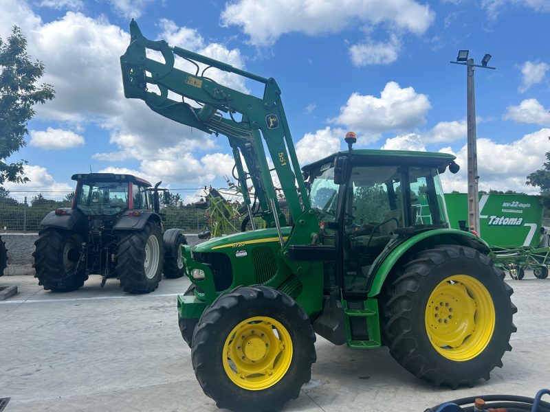 TRACTOR JOHN DEERE 5720 CON PALA