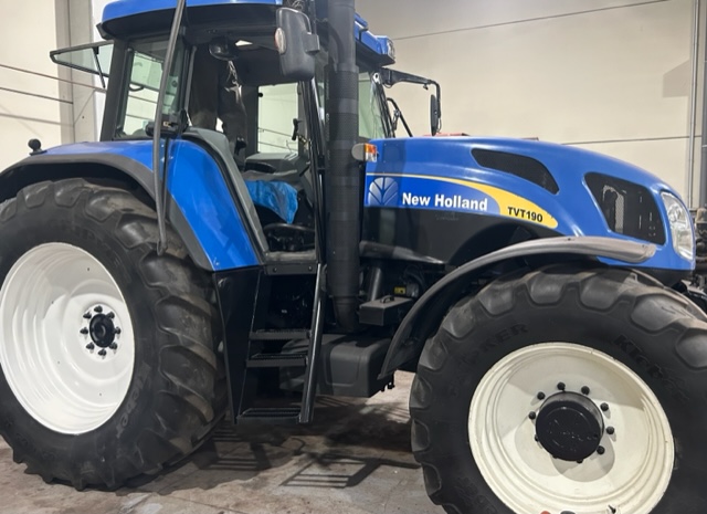 TRACTOR NEW HOLLAND TVT190