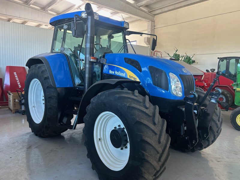 TRACTOR NEW HOLLAND TVT 195