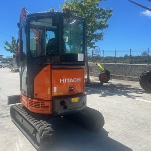MINIEXCAVADORA HITACHI ZX26