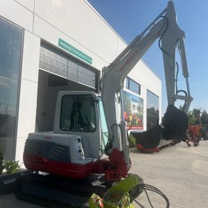 MINIEXCAVADORA TAKEUCHI TB250