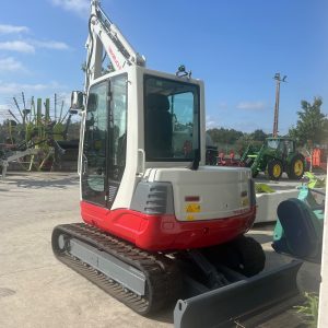 MINIEXCAVADORA TAKEUCHI TB250