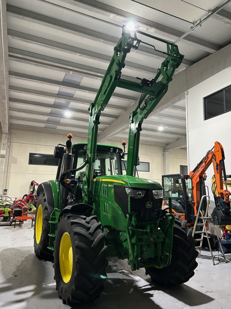 TRACTOR JOHN DEERE 6150 M CON PALA H340