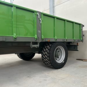 REMOLQUE BASCULANTE 4,50 X 2.32 CON BALDERAS