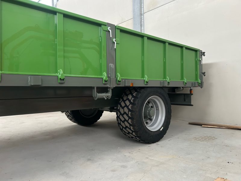 REMOLQUE BASCULANTE 4,50 X 2.32 CON BALDERAS