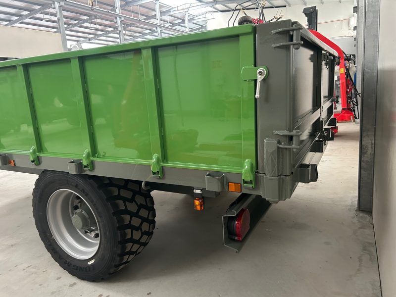 REMOLQUE BASCULANTE 4,50 X 2.32 CON BALDERAS
