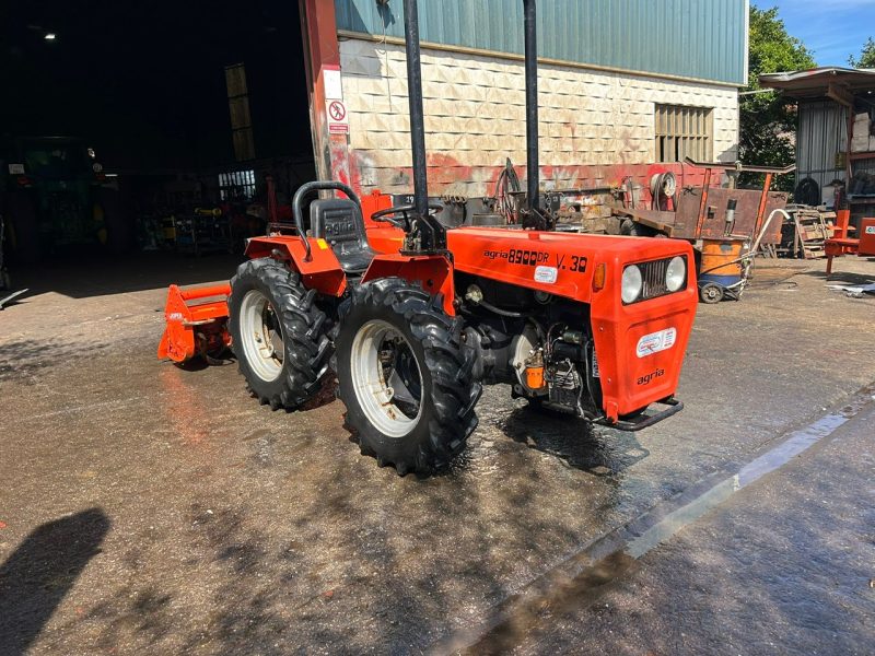 TRACTOR ARTICULADO AGRIA 8900 DR V30