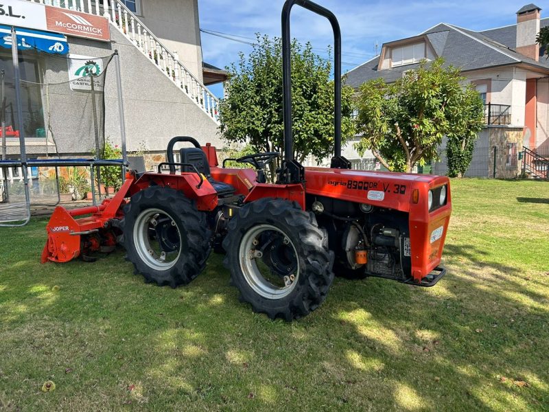 TRACTOR ARTICULADO AGRIA 8900 DR V30