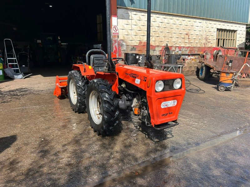 TRACTOR ARTICULADO AGRIA 8900 DR V30
