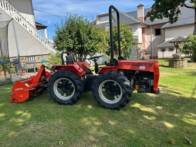 TRACTOR ARTICULADO AGRIA 8900 DR V30