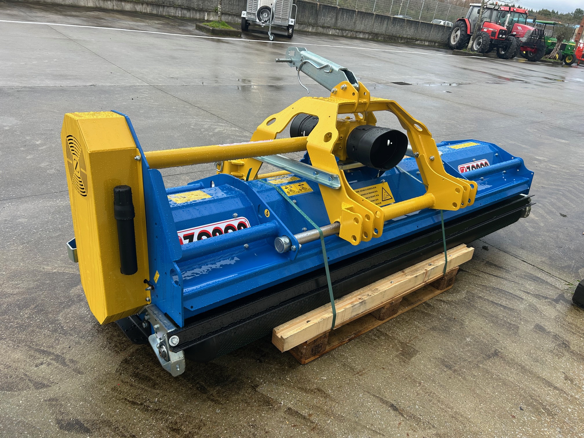 img-9536-2025-12-26-1.jpg TRITURADORA ZANON DE PRADERAS 2800 REVERSIBLE DESPLAZABLE