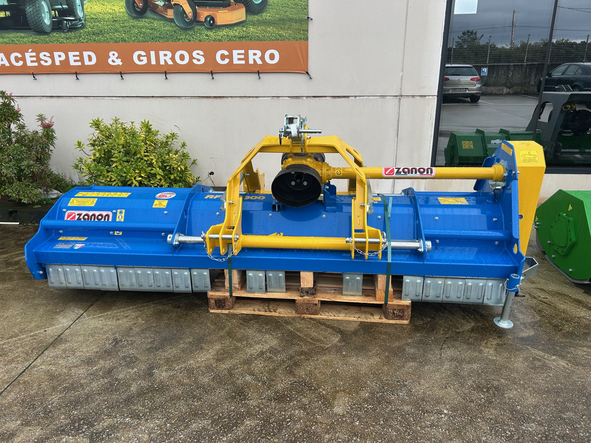img-9537-2025-12-26-1.jpg TRITURADORA ZANON DE PRADERAS 2800 REVERSIBLE DESPLAZABLE