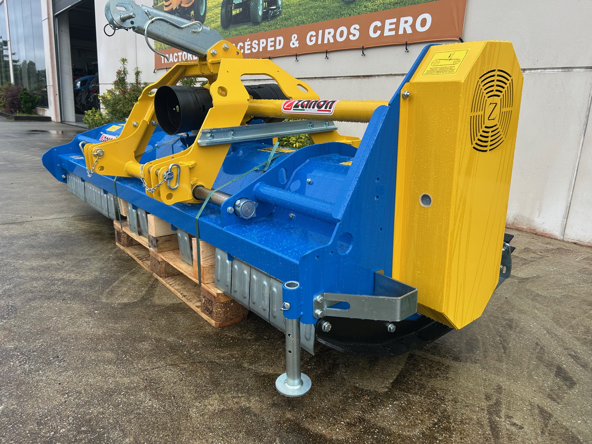 img-9539-2025-12-26-1.jpg TRITURADORA ZANON DE PRADERAS 2800 REVERSIBLE DESPLAZABLE