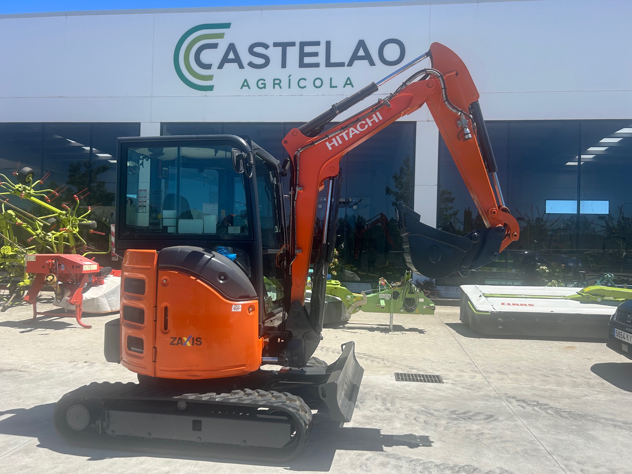 img-3532-2026-01-02.jpg MINIEXCAVADORA HITACHI ZX26