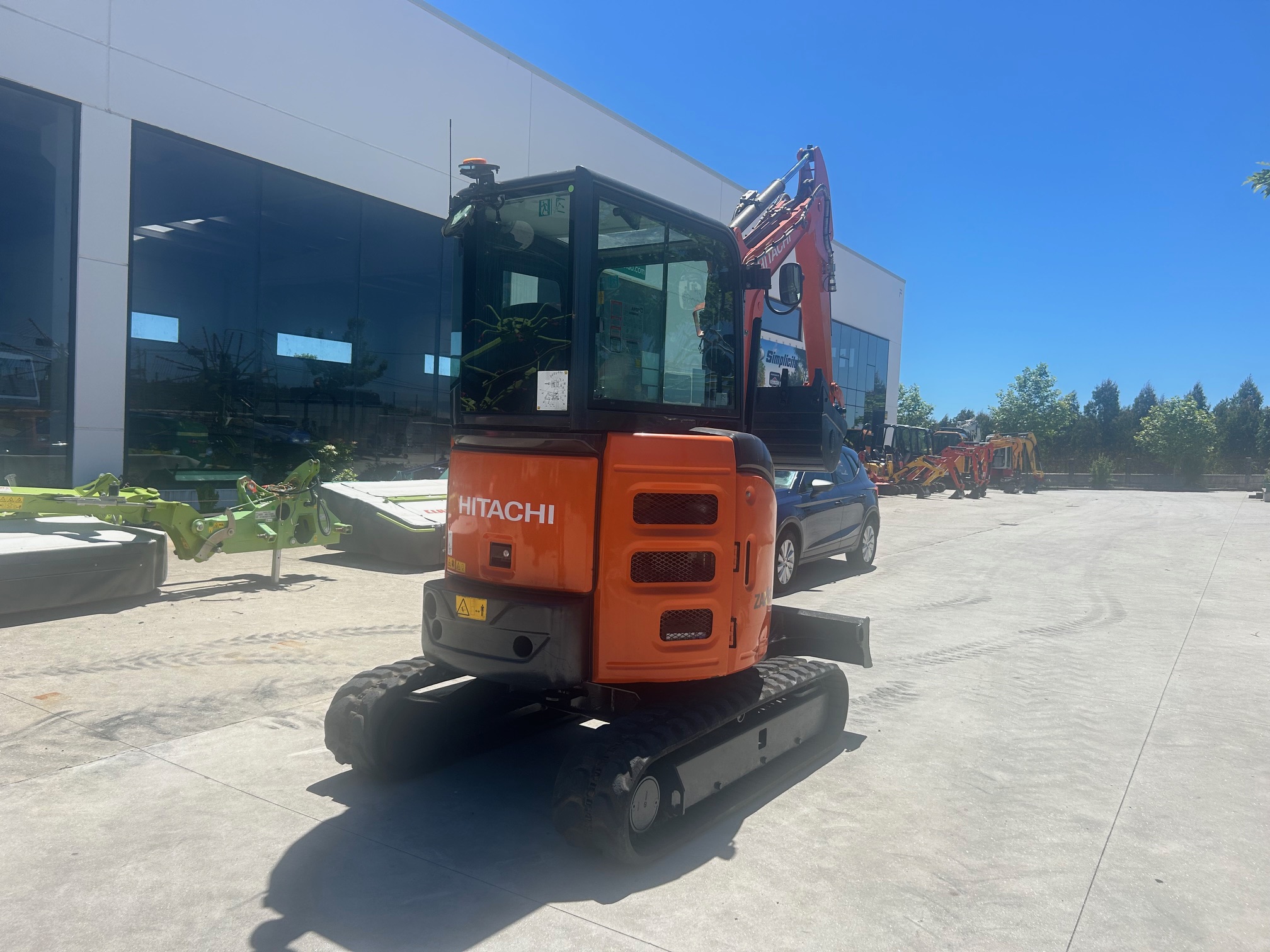 img-3533-2026-01-02.jpg MINIEXCAVADORA HITACHI ZX26