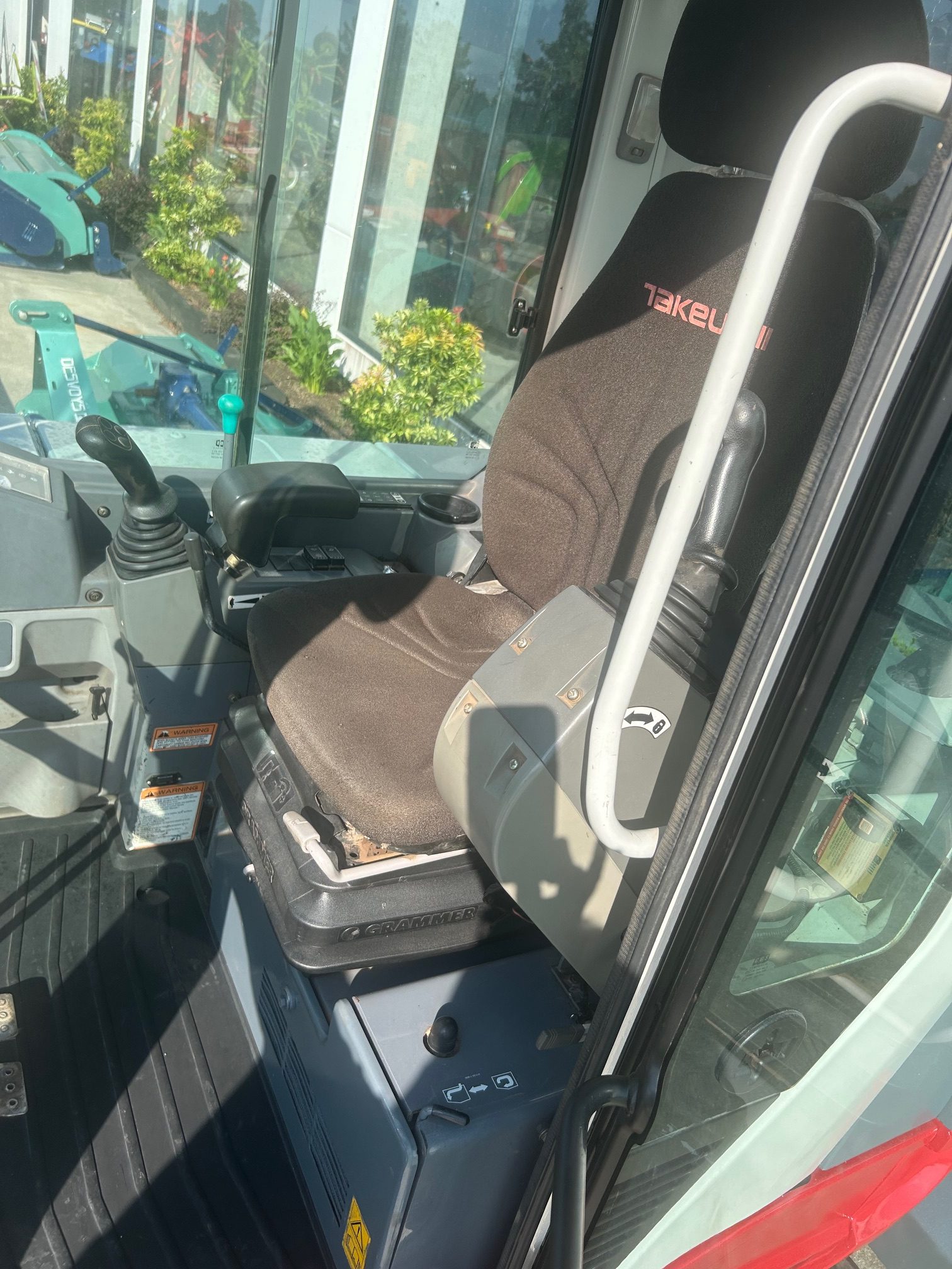 img-5015-2026-01-02.jpg MINIEXCAVADORA TAKEUCHI TB250