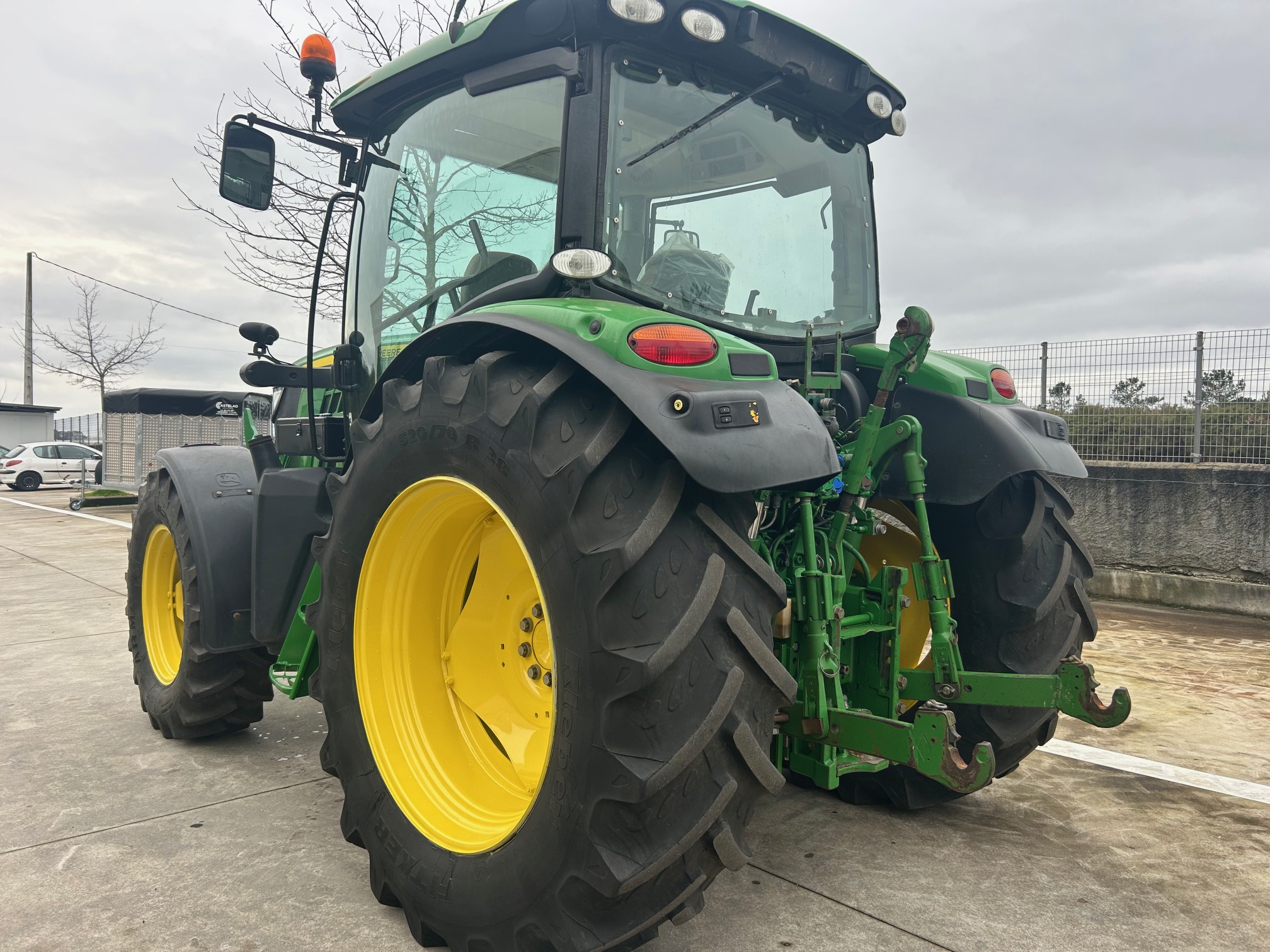 img-9142-2026-01-02.jpg TRACTOR JOHN DEERE 6115 R CON PALA MX T412