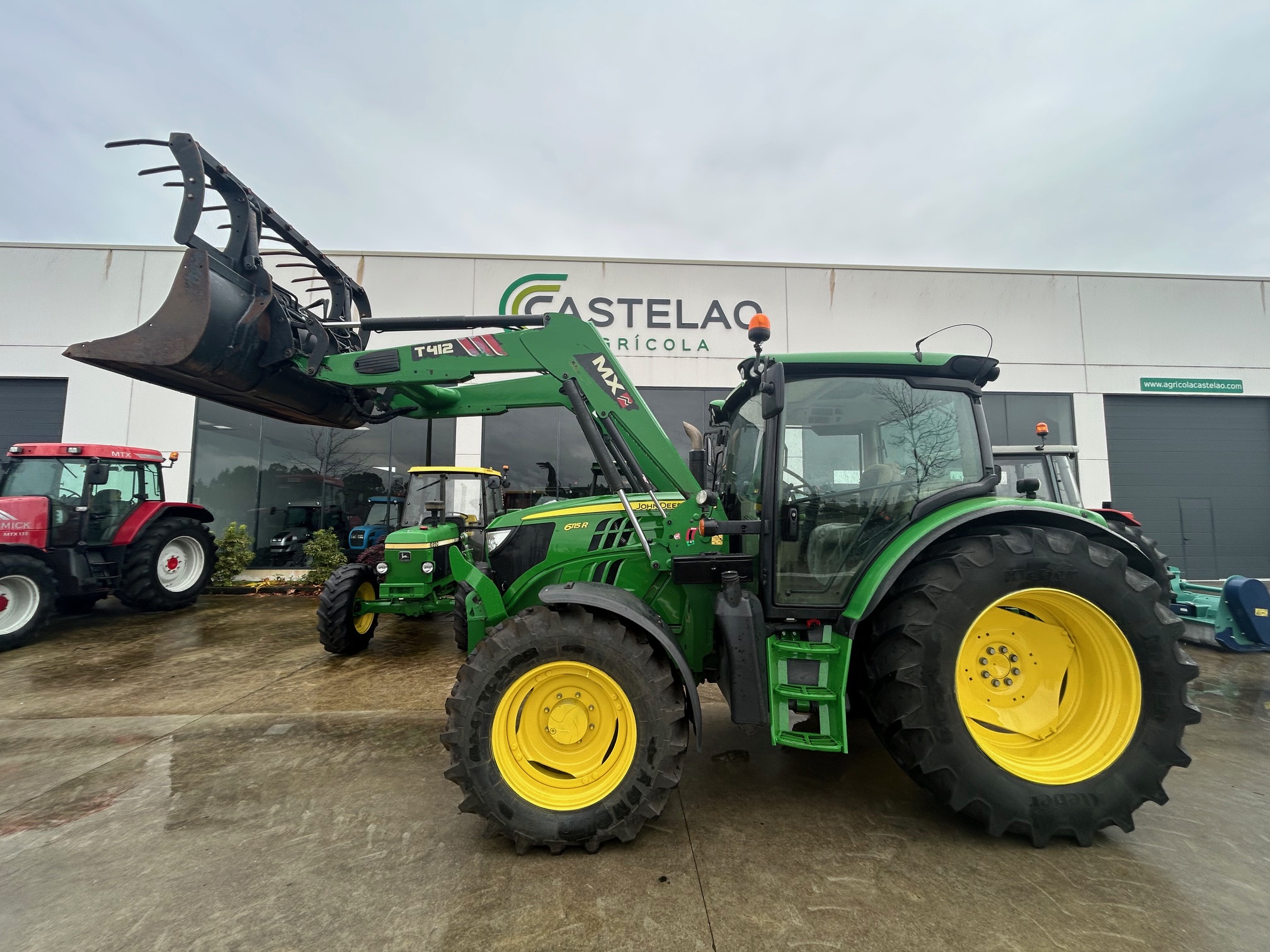 img-9195-2026-01-02.jpg TRACTOR JOHN DEERE 6115 R CON PALA MX T412