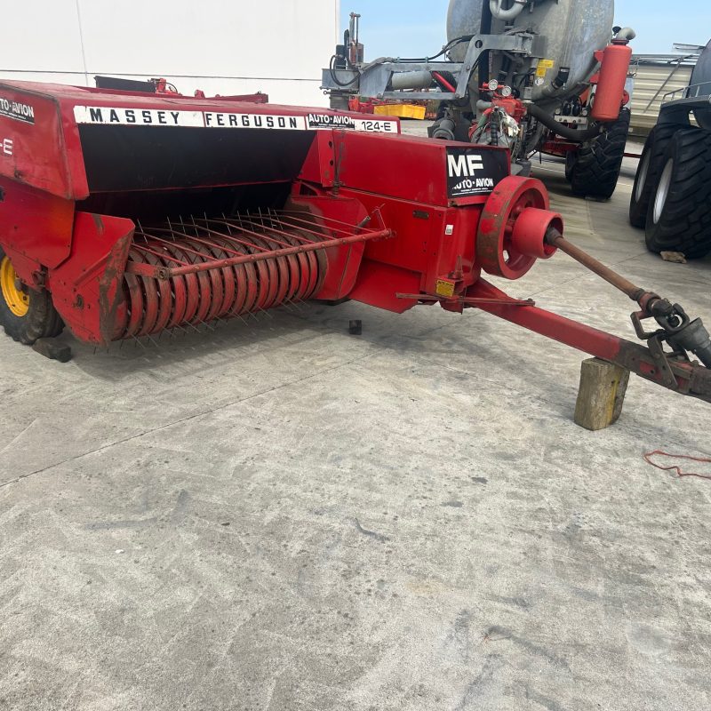 EMPACADORA MASSEY FERGUSON 124-E