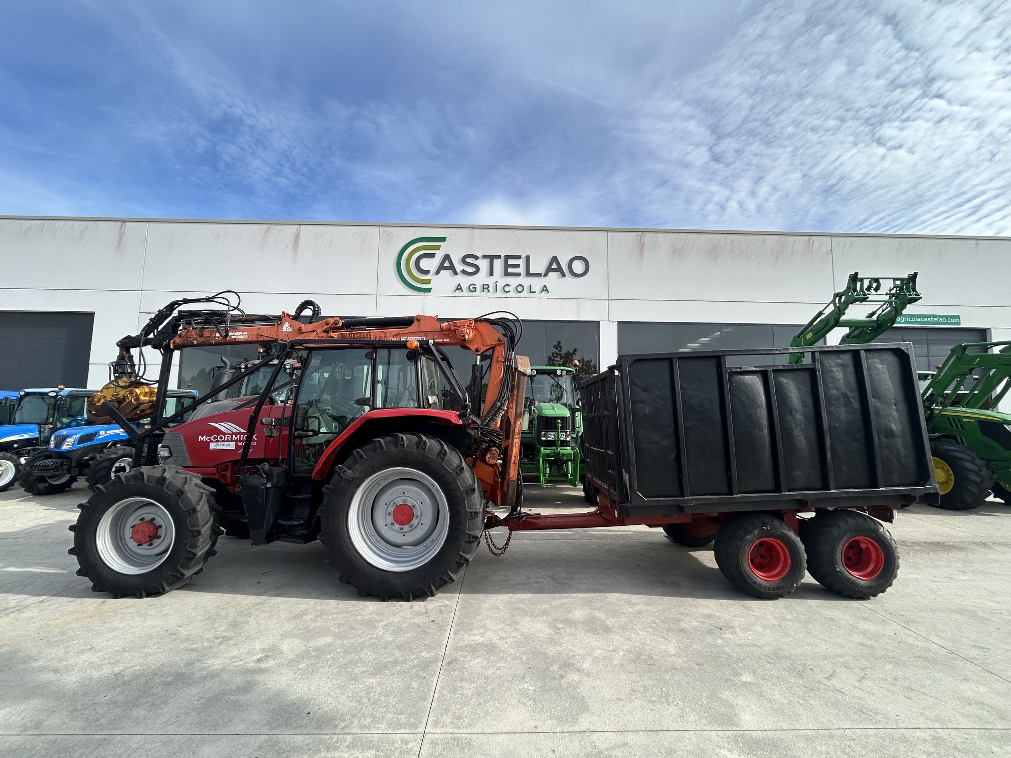 EQUIPO FORESTAL TRACTOR MCCORMICK MC120 CON GRUA 57TWL2 Y REMOLQUE GUERRA RTH8000A