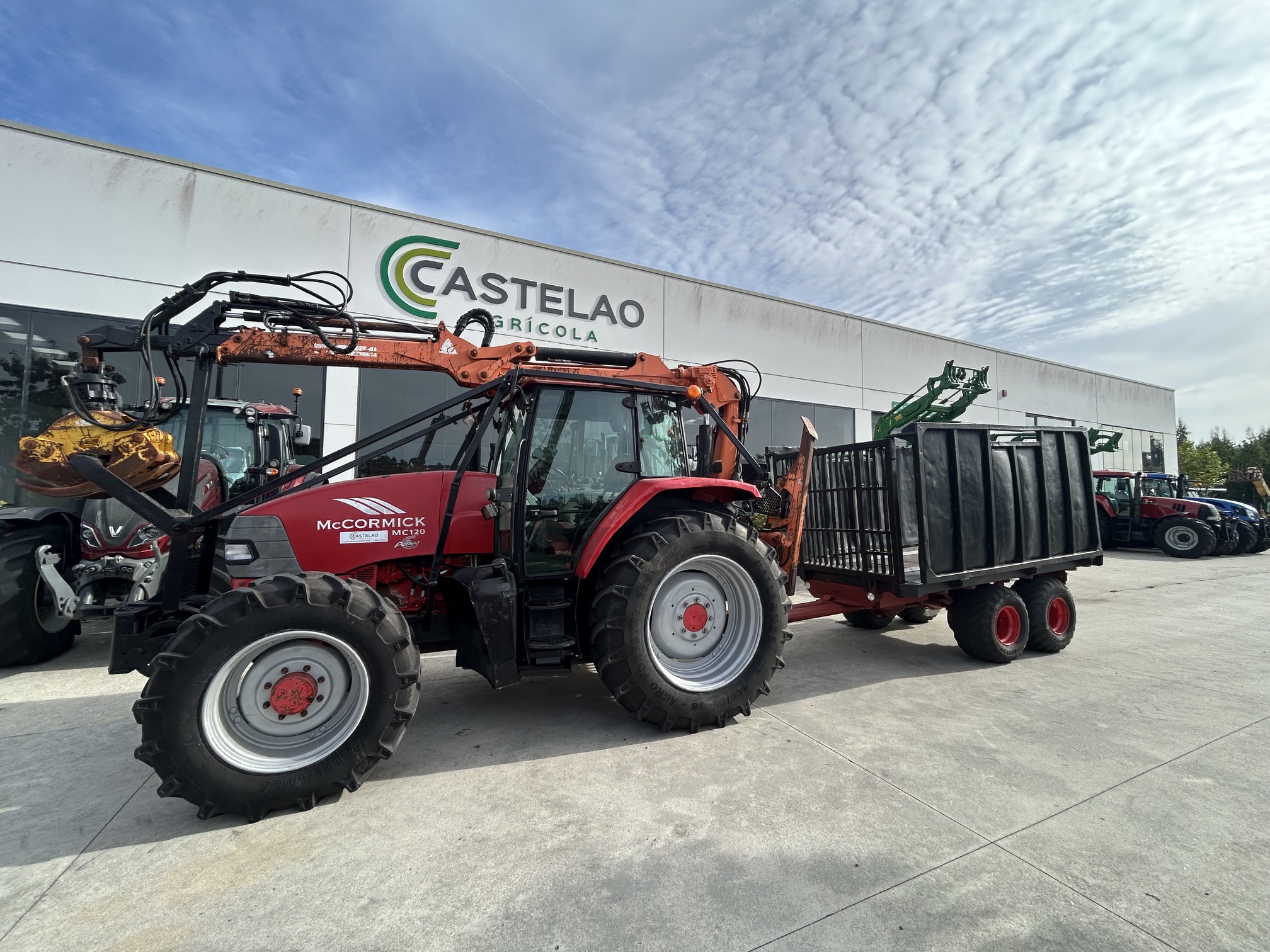 EQUIPO FORESTAL TRACTOR MCCORMICK MC120 CON GRUA 57TWL2 Y REMOLQUE GUERRA RTH8000A