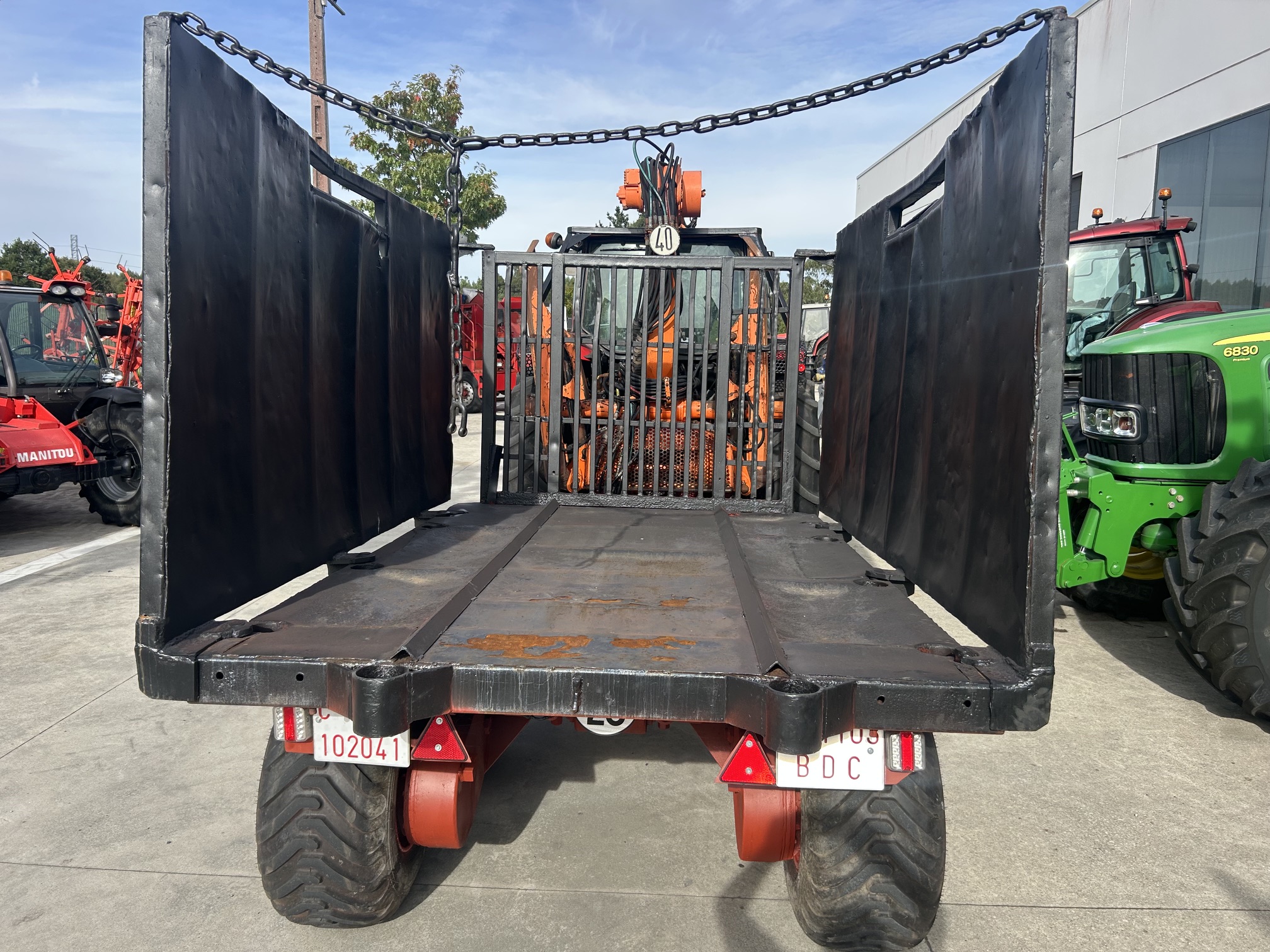 EQUIPO FORESTAL TRACTOR MCCORMICK MC120 CON GRUA 57TWL2 Y REMOLQUE GUERRA RTH8000A