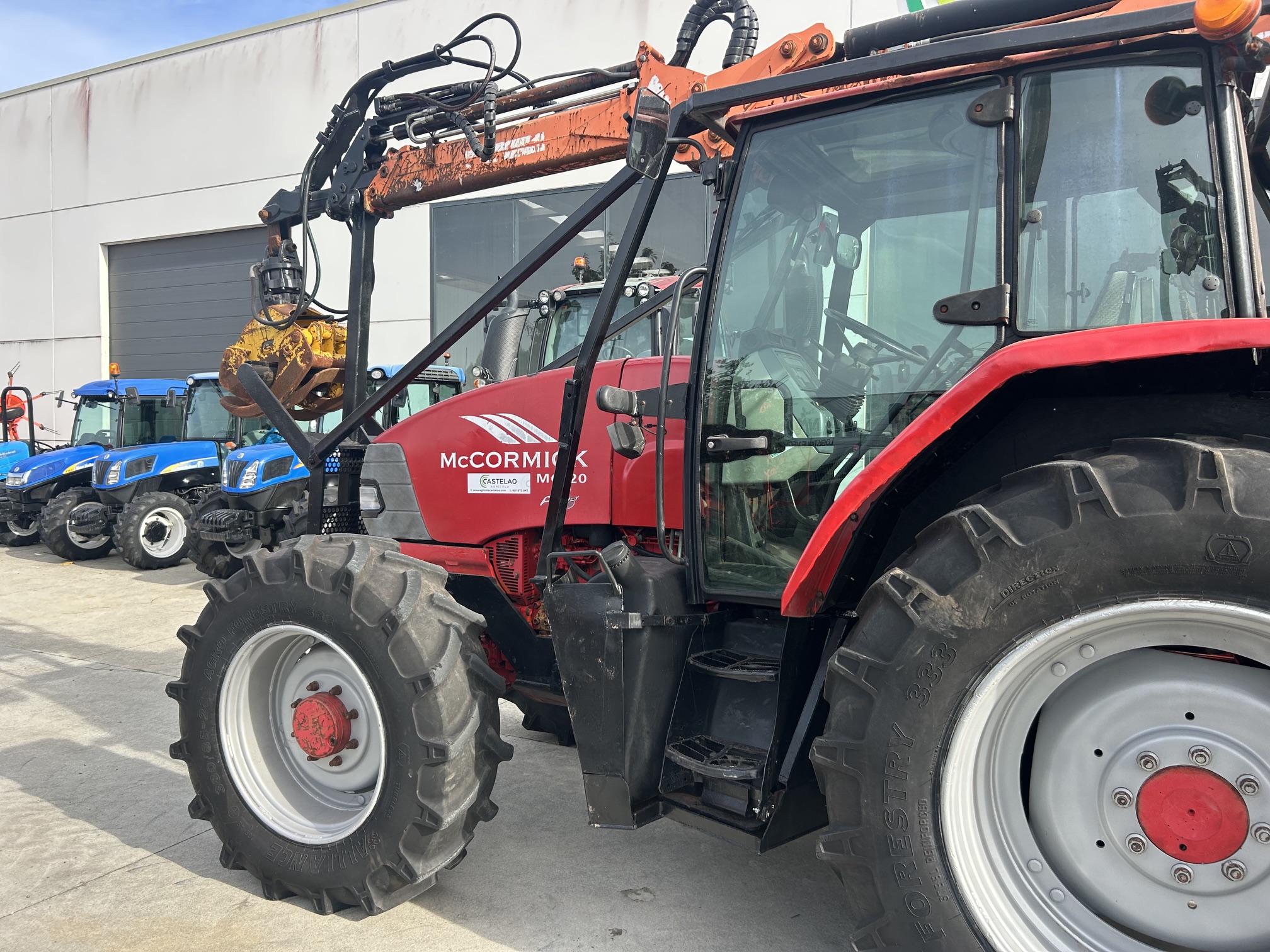 EQUIPO FORESTAL TRACTOR MCCORMICK MC120 CON GRUA 57TWL2 Y REMOLQUE GUERRA RTH8000A